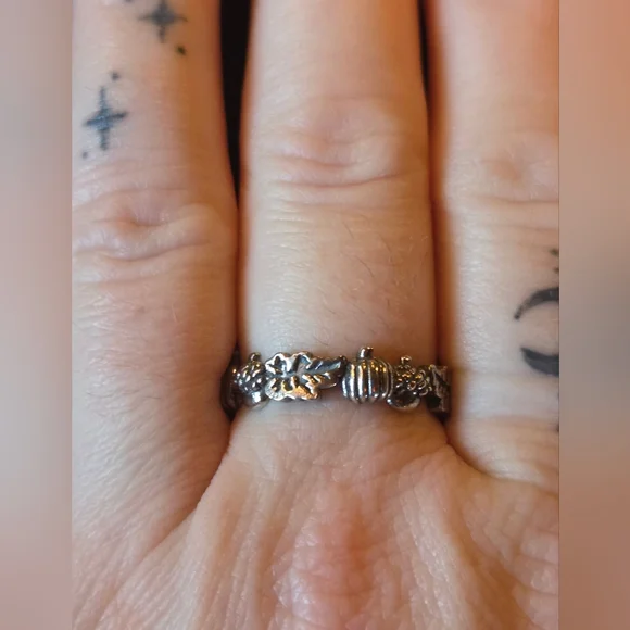 Dixi Autumn Is Calling Pumpkin & Acorn Boho Wreath Ring Sterling Silver - Picture 8 of 12